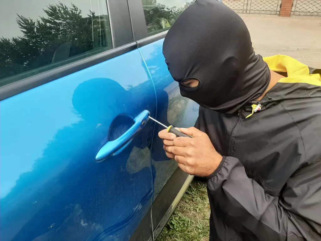 Как угоняют автомобиль